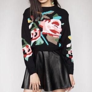 👏REDUCED👍Korean Style Crop Rose Sweater