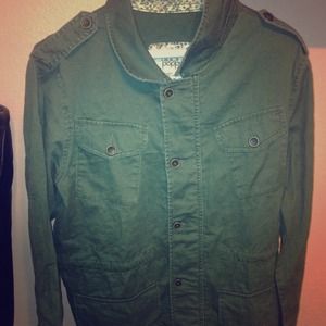💜💜💜SOLD💜💜💜Green Military black poppy jacket