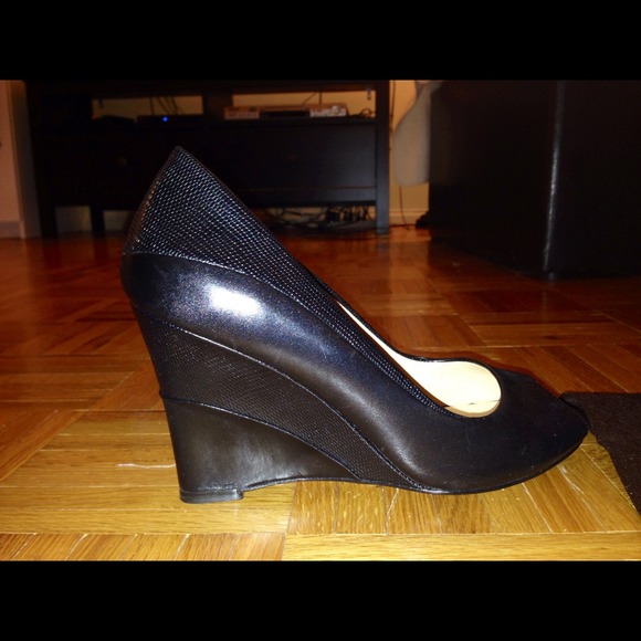 Cole Haan Black Leather Platform Shoe Size 8.5 new - Picture 2 of 4