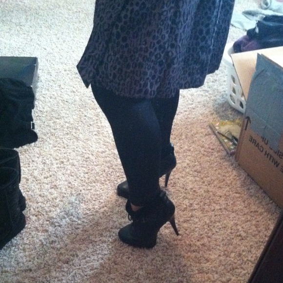 Combat Boot Heel - Picture 2 of 4
