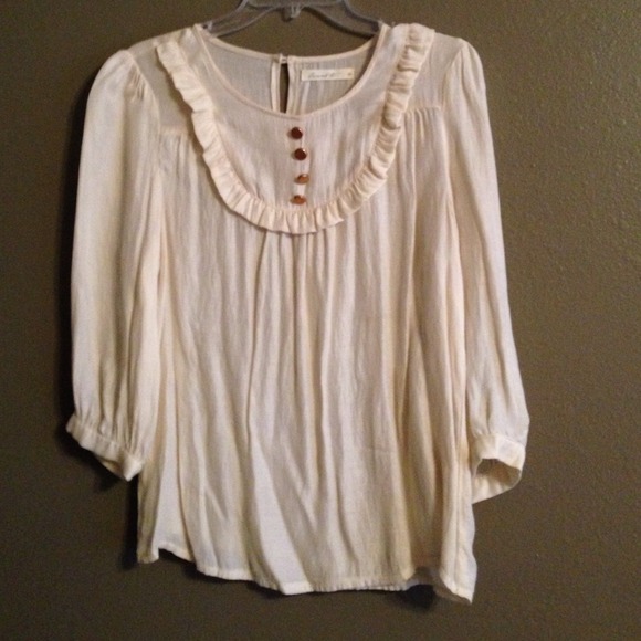 Off white 3/4 sleeve top