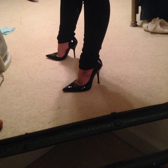 ✨HP 10/10/16!! Aldo patent heels - Picture 4 of 4