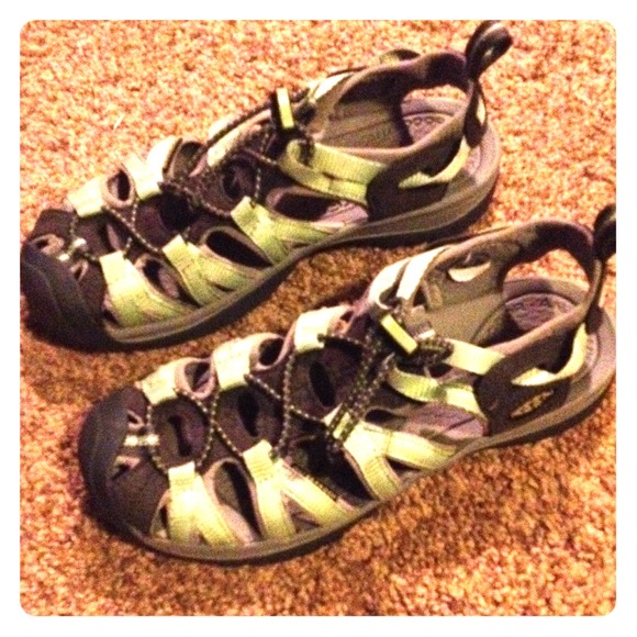 KEEN Women's Shoes size 6.5