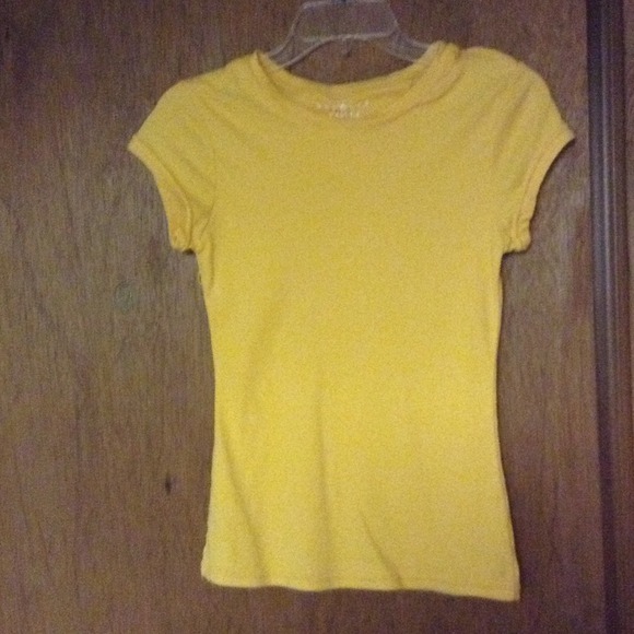 Yellow fitted tee