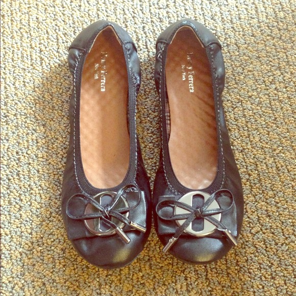 SOLD...Cute black flats