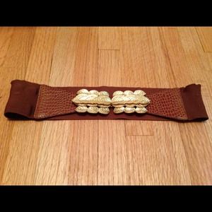 🚫SOLD🚫BCBG gold leaves hardware tan elastic belt