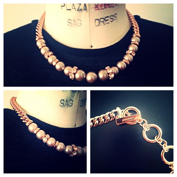 ⛔️sold⛔️Givenchy Rose Gold Pearl Necklace