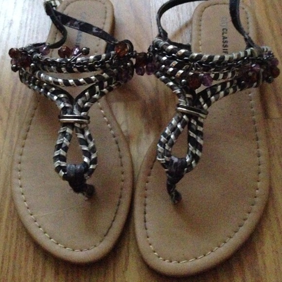 ♻️DONATED♻️Sandals - Picture 3 of 4