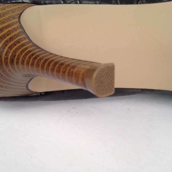 Classic Brown Faux Croc Pumps, New! - Picture 4 of 4