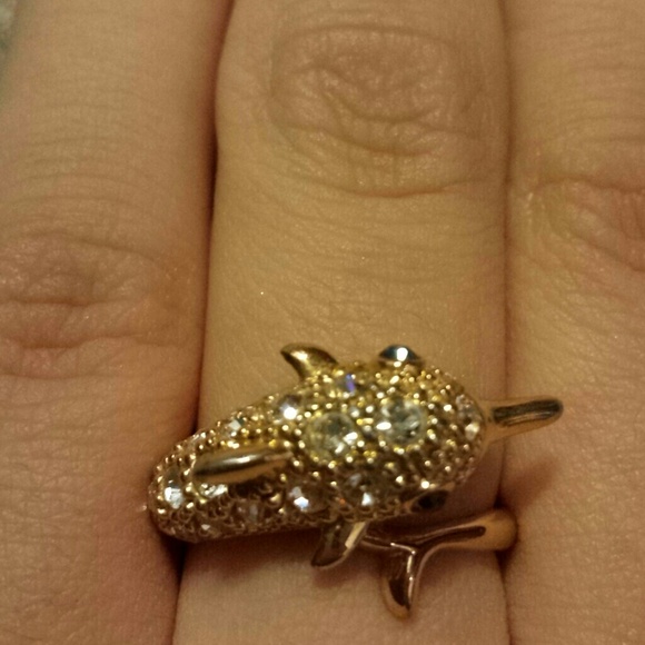 Gold dolphin ring! - Picture 2 of 3