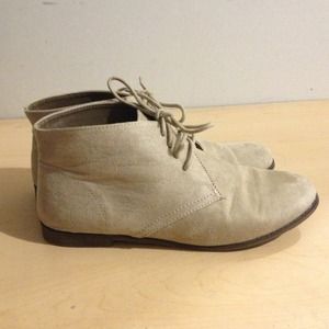 Beige Hi-Top Oxford shoe