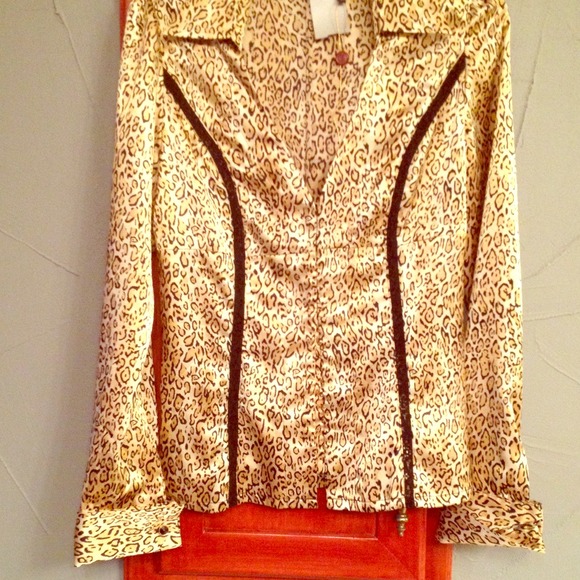 Guess button down Stretch spandex/polyester