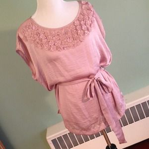 Gorgeous, NWOT floral appliqué tunic