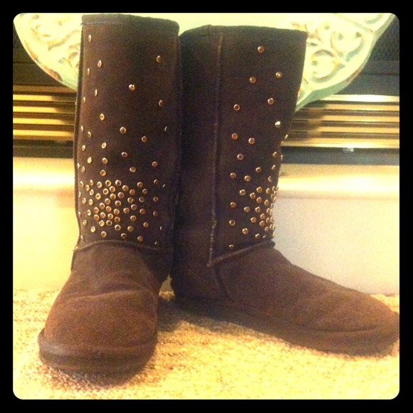 ☀️reserved☀️brown suede boots with gold studs.
