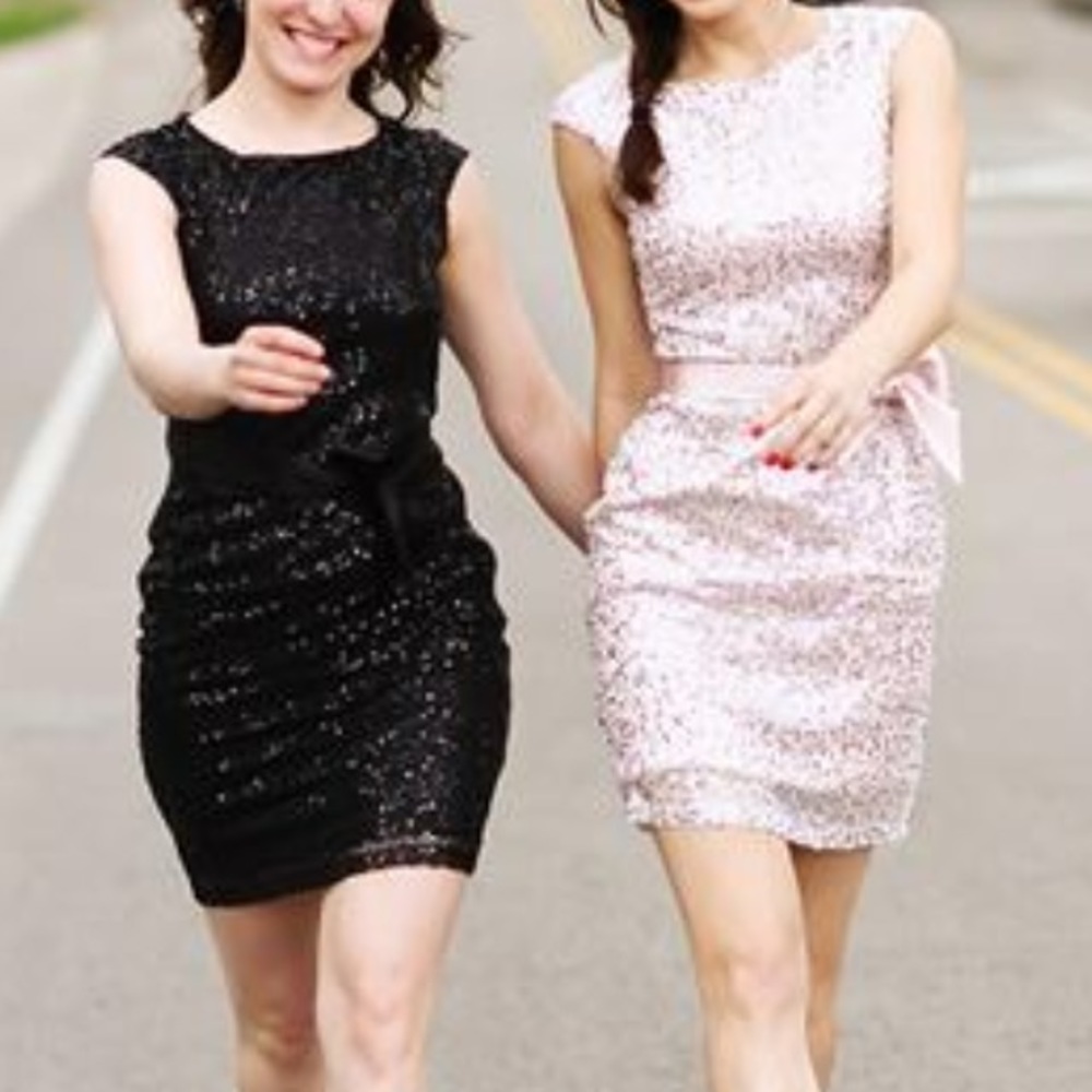 Sequin dress with satin belt - in black