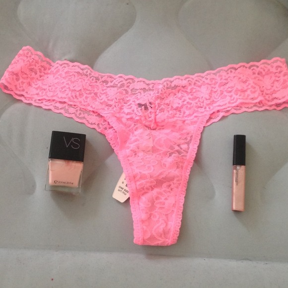 NIB Victoria's Secret gift set - Picture 3 of 3