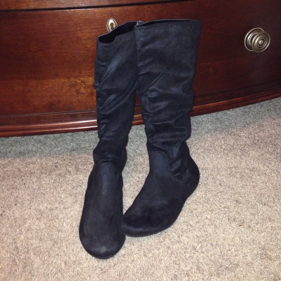 Womens Rampage black suede boots
