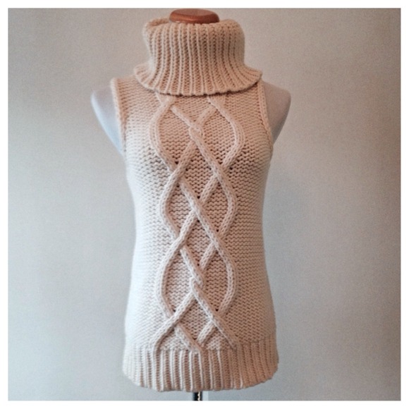 🎁SOLD IN A BUNDLE🎁 J Crew cream colored sweater