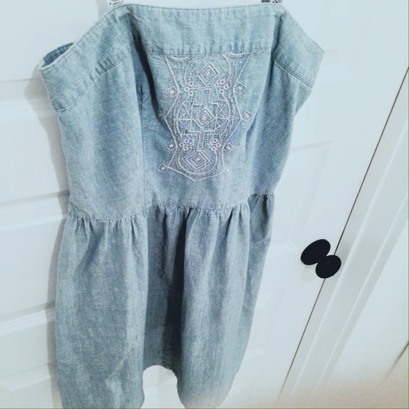😻REDUCED!😻 Embroidered Chambray Dress - Picture 3 of 3