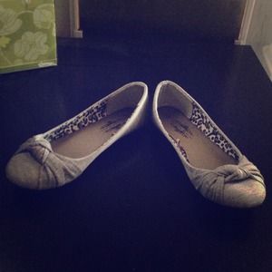 T shirt gray material knot flats / shoes size 6
