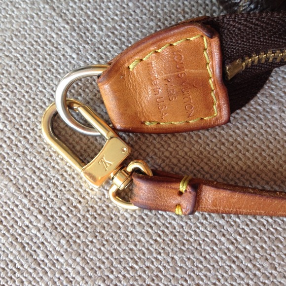 Authentic Louis Vuitton Monogram Pochette! - Picture 2 of 6