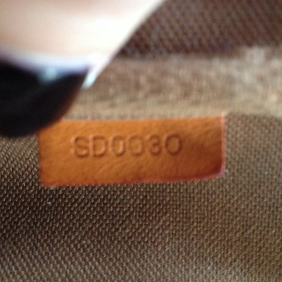 Authentic Louis Vuitton Monogram Pochette! - Picture 4 of 6