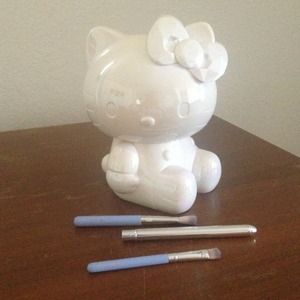 Limited edition hello kitty brushes & brush keeper