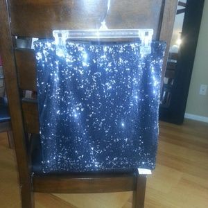 Small sequin skirt with tags