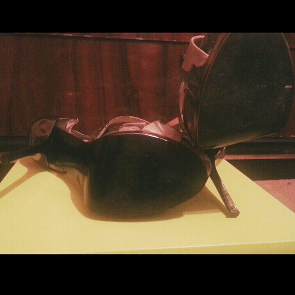 Shoes - Picture 4 of 4