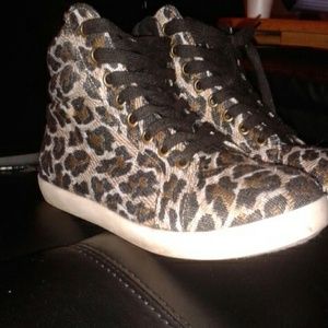 Street-Chic Leopard Print High Tops