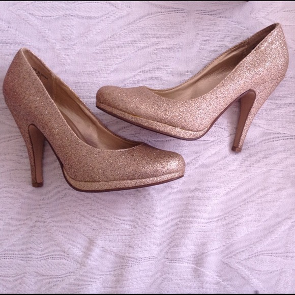 🚫SOLD🚫 Gold Glitter Heels