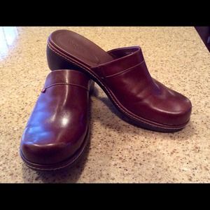 PRICE CUT - Sz 40, ECCO clogs.  Super comfortable.