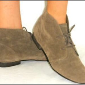 Light brown suede booties