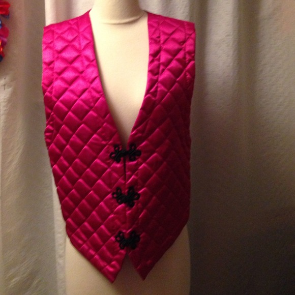 MAGENTA QUILTED VEST   SIZE M   NWOT