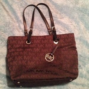 📛📛SOLD📛📛📛Michael Kors signature style purse