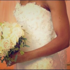 Stunning wedding dress! Almost new!