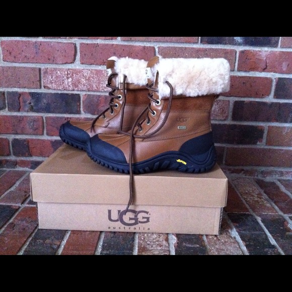 Ugg Adirondack II mid calf boot NIB