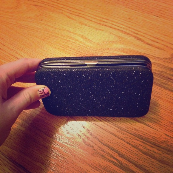 SPARKLY BLACK PHONE CLUTCH 🌟NWOT🌟