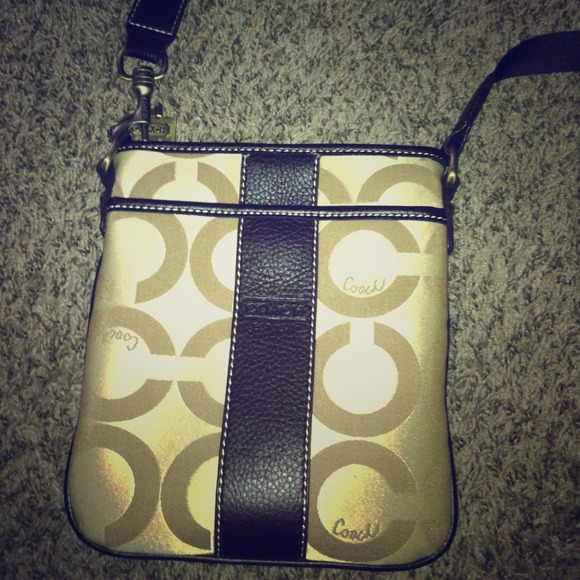 coach heritage over the shoulder bag tan