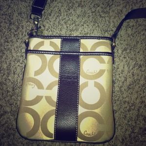 coach heritage over the shoulder bag tan