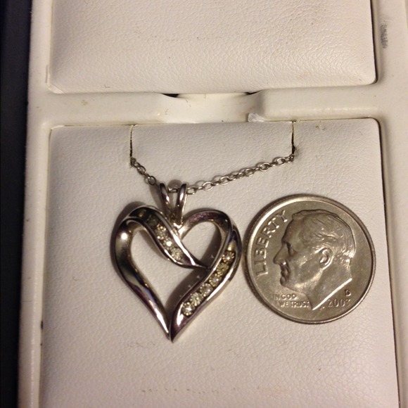 SOLD!!Kays 925 heart pendant with chain