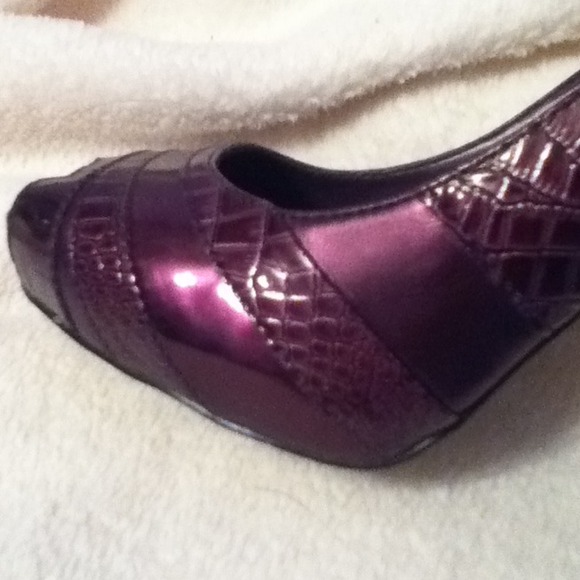 SOLD LOCALLY!!! Gorgeous plum colored pumps! - Picture 2 of 4