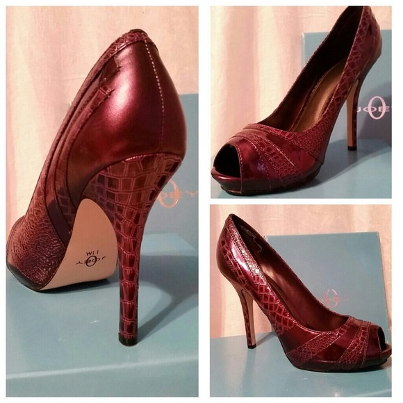 SOLD LOCALLY!!! Gorgeous plum colored pumps! - Picture 3 of 4