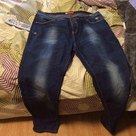 Apple bottom jeans. Hold for ladyj72