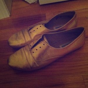 Steve Madden Gold oxfords