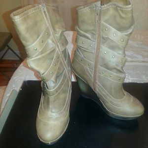 BEIGE BOOTS
