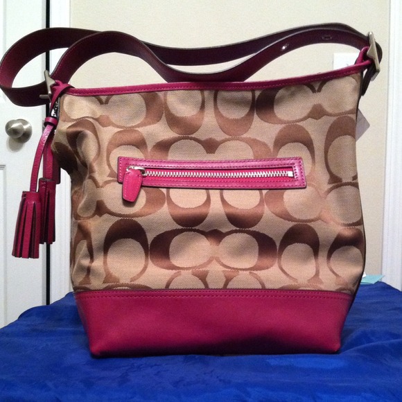 NWT duffle purse - Picture 2 of 3