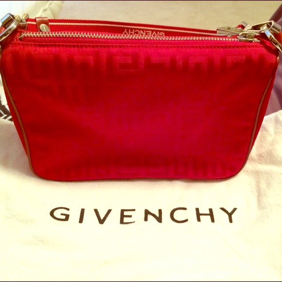 ⭐️💯Authentic GIVENCHY Handbag ⭐️
