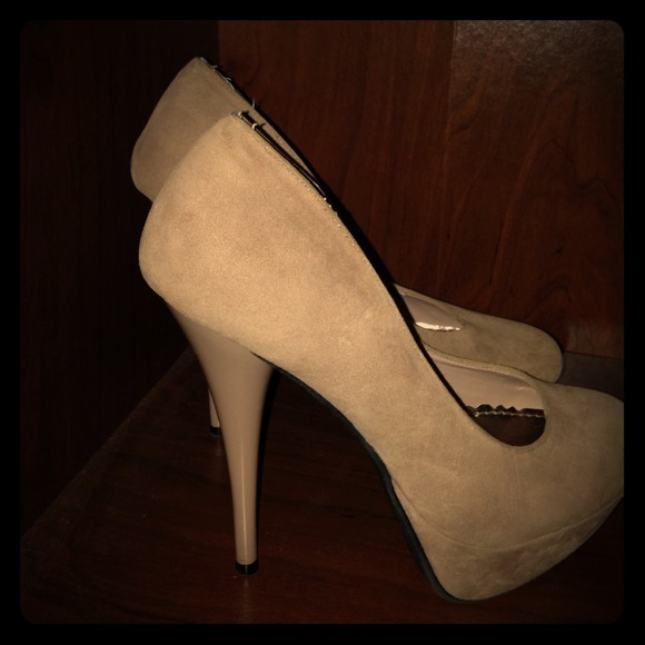 Suede NUDE heels 💖👑