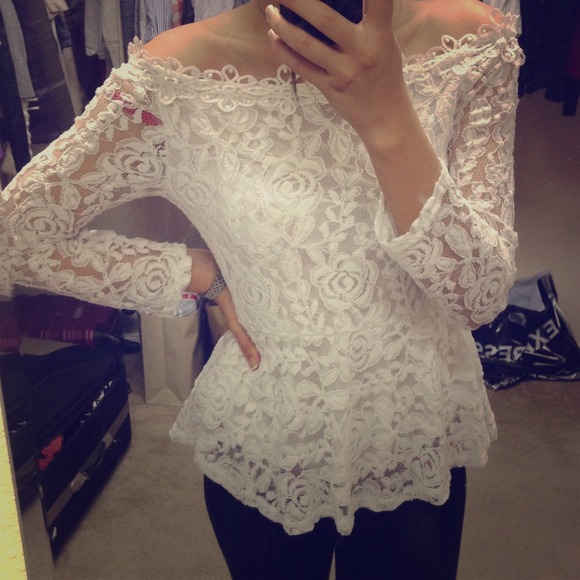 ❌Sold❌Lace peplum top